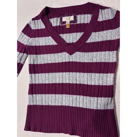 Juniors Size Medium Vintage American Eagle Maroon White Striped V-Neck Sweater! - Picture 5 of 11